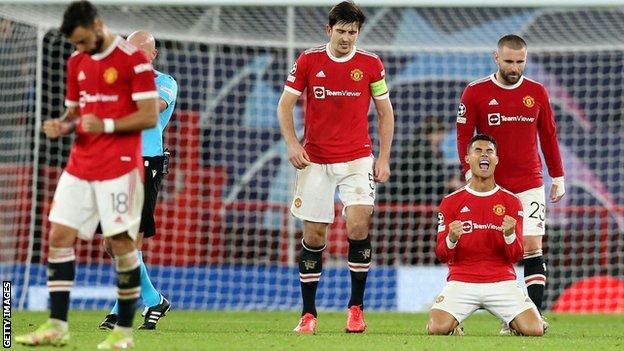 Manchester United players react to the full-time whistle on Wednesday
