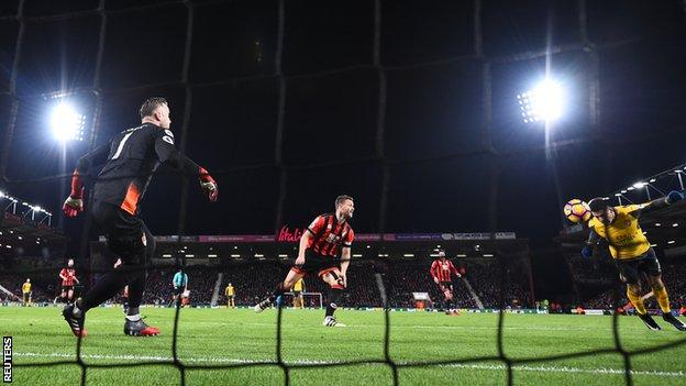 Bournemouth 0-3 Arsenal: Dominant visitors outclass Cherries - BBC Sport