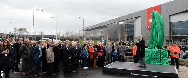 Celtic fans gather to pay tribute to Billy McNeill
