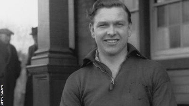 Bleddyn Williams was part of Cardiff and Wales sides that beat New Zealand in 1953 in the space of four days