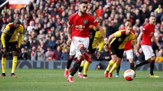 Bruno Fernandes scores a penalty for Manchester United
