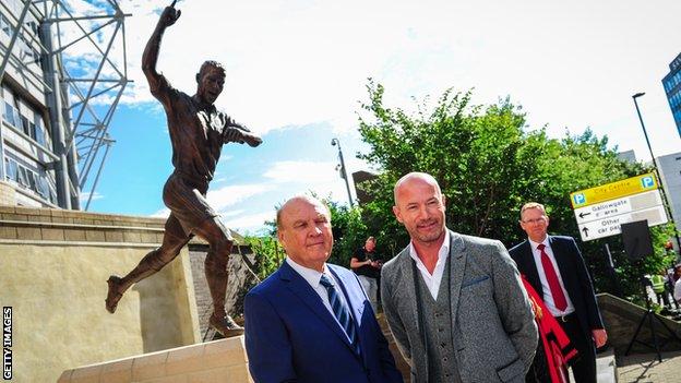 Alan Shearer (right)