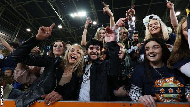 Super Rugby Returns In Nz With Fans Hugs And Handshakes Bbc Sport