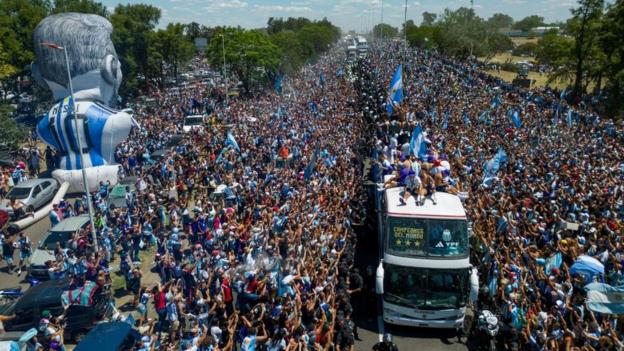 Mundial 2022: Cómo se desarrollaron las caóticas celebraciones en Argentina