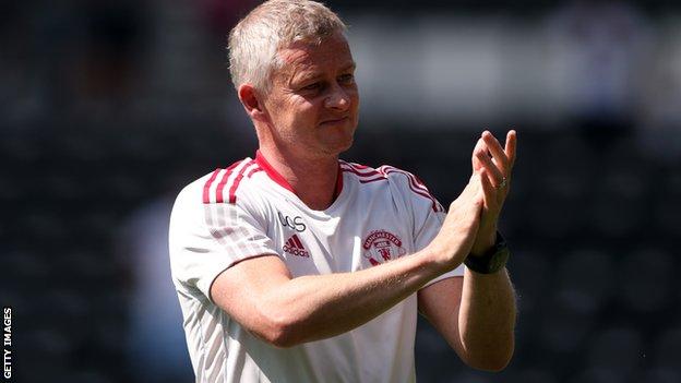 Man Utd Manager Ole Gunnar Solskjaer Signs New Deal Until 2024 Bbc Sport