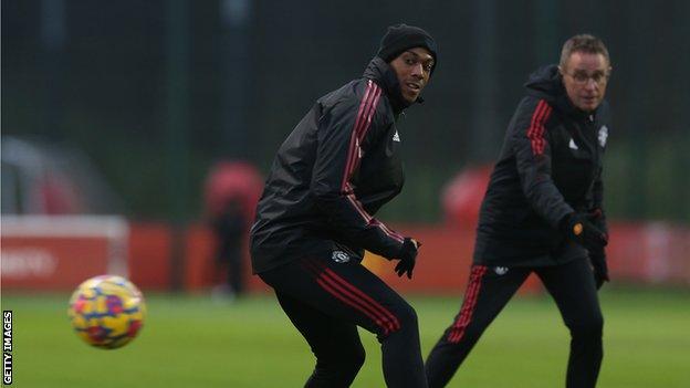 Ralf Rangnick watches Anthony Martial in Manchester United training