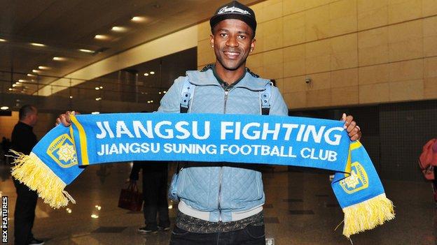 Ramires arrives in China