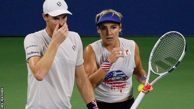 Jamie Murray and Bethanie Mattek-Sands playing in the mixed doubles at the US Open