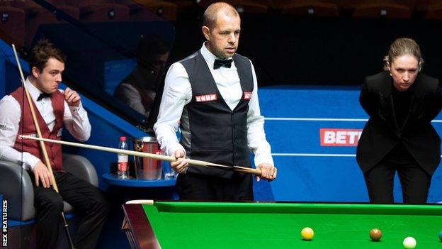 Snooker Championship 2020: Barry Hawkins through, out - BBC Sport