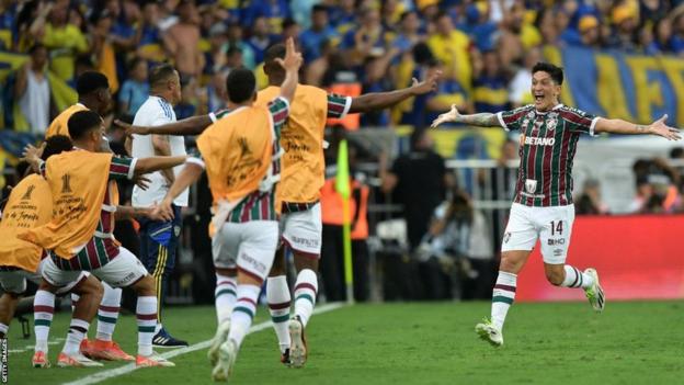 L'attaquant argentin German Cano célèbre son but pour Fluminense