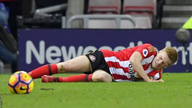 Duncan Watmore suffered a cruciate knee ligament injury during Sunderland's 2-1 win over Leicester in December 2016