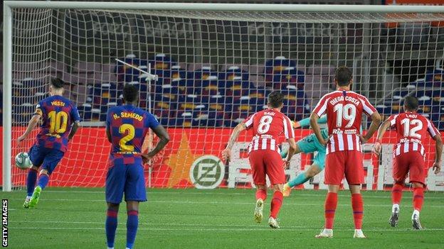 Lionel Messi Barcelona Forward Scores 700th Goal In Draw With Atletico Madrid c Sport