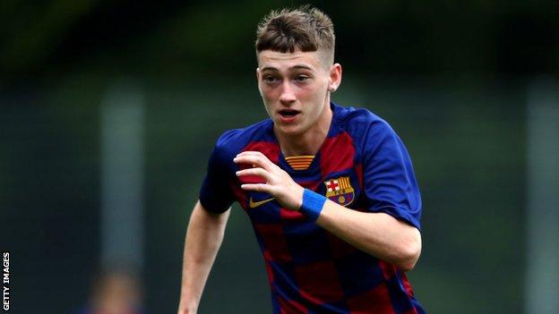 Louie Barry in action for Barcelona's youth team