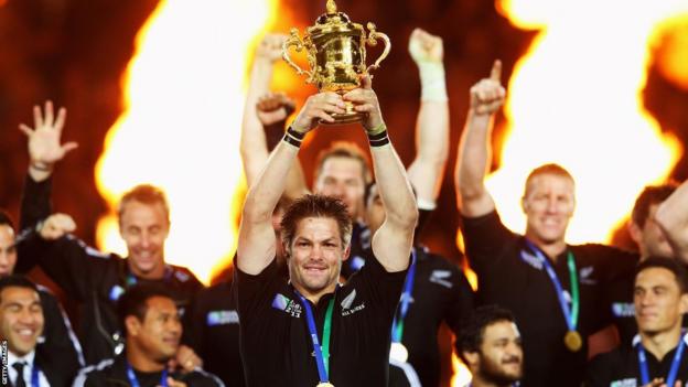 Richie McCaw lifting 2011 Rugby World Cup