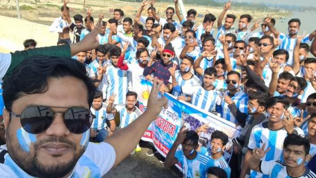 A large group of fans celebrating after Argentina's win over the Netherlands.