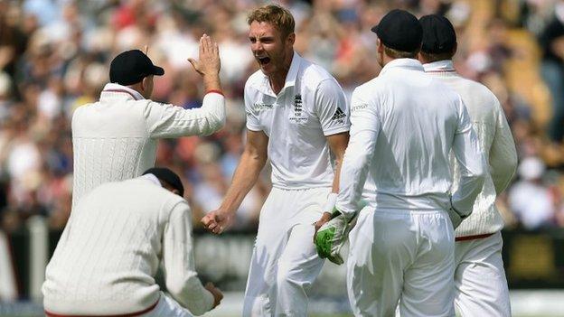 Stuart Broad and England's players celebrate