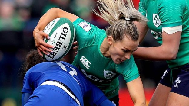 Aoife Doyle clings onto possession during Ireland's Six Nations defeat by France in Cork