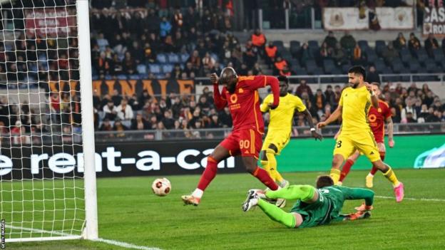 Roma 3 0 Sheriff Tiraspol Lukaku Scores But Roma Settle For Europa League Play Off Spot Bbc Sport 