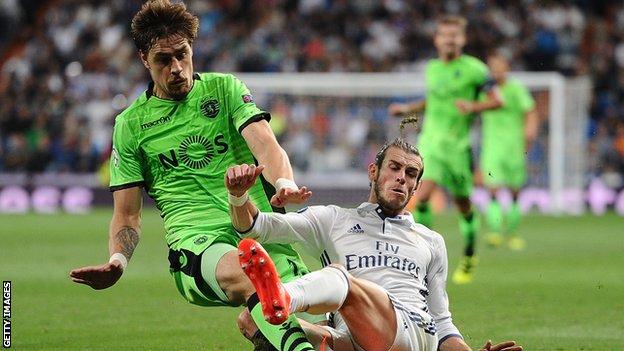 Gareth Bale of Real Madrid challenges Sebastian Coates of Sporting Lisbon