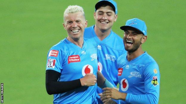 Peter Siddle (left) celebrates a wicket