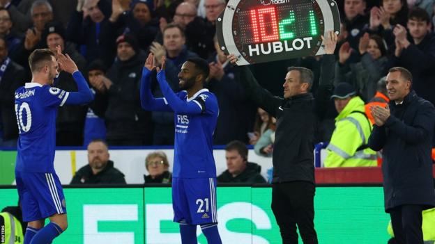 Ricardo Pereira pictured about to make his return as a substitute for Leicester City