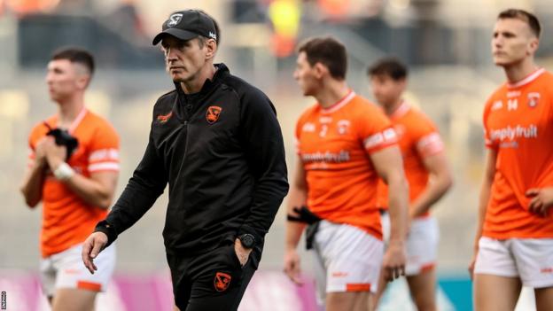Armagh manager Kieran McGeeney with his players