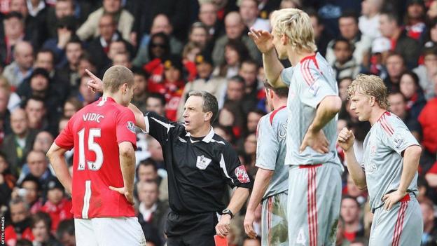 Nemanja Vidic is dismissed against Liverpool in 2009