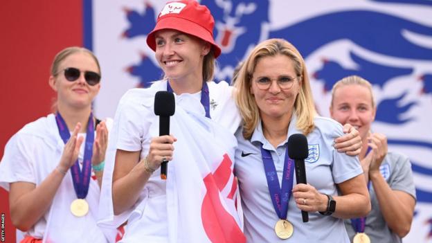 Leah Williamson (left) and Sarina Wiegman (right) celebrate England winning Euro 2022