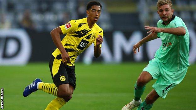 Borussia Dortmund 3 0 Borussia Monchengladbach Jude Bellingham Makes Bundesliga Debut Bbc Sport