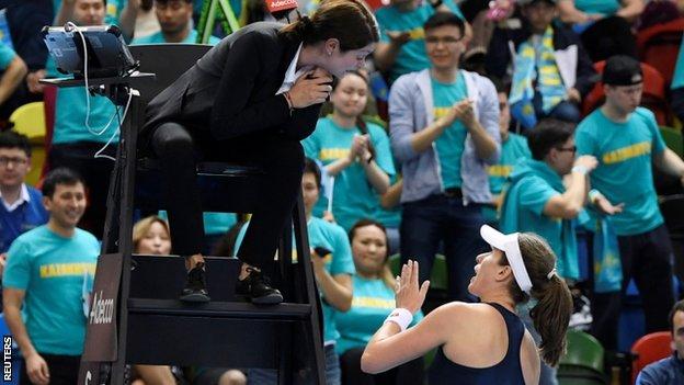 Johanna Konta speaks to the umpire