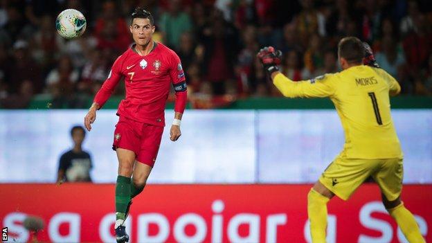 Cristiano Ronaldo goal, Lituania 1 - Portugal 3