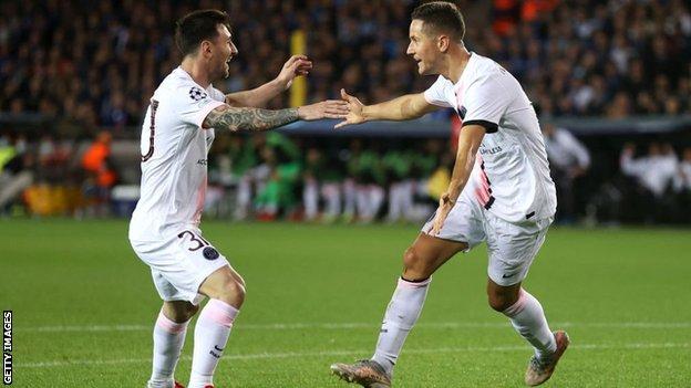 Lionel Messi celebrate with Ander Herrera after the midfielder's opener