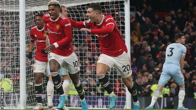 Marcus Rashford celebra su último gol contra West Ham