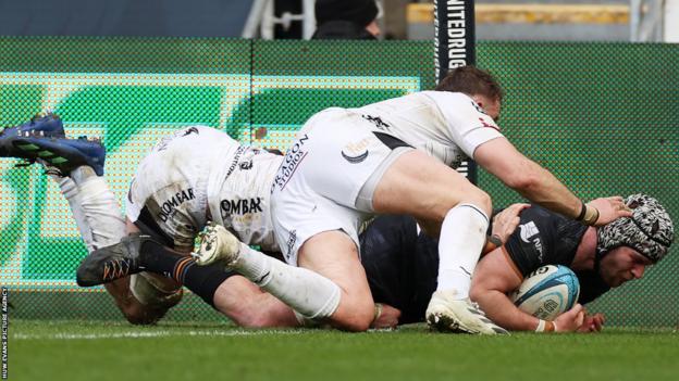 Dan Lydiate scores Ospreys' second try against Dragons