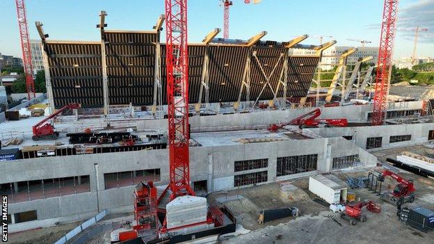 Aquatics Centre under construction in Paris