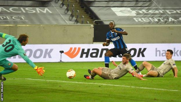 Romelu Lukaku scores for Inter Milan against Shakhtar Donetsk