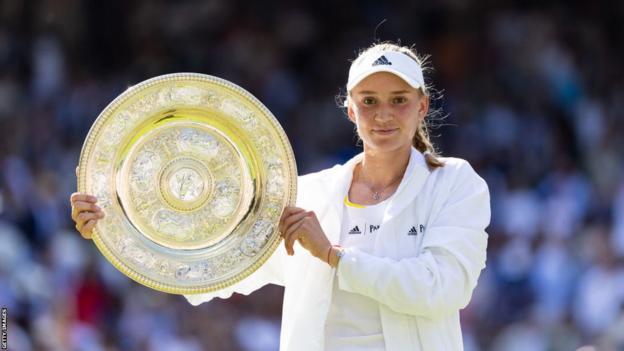 Elena Rybakina with the Wimbledon trophy