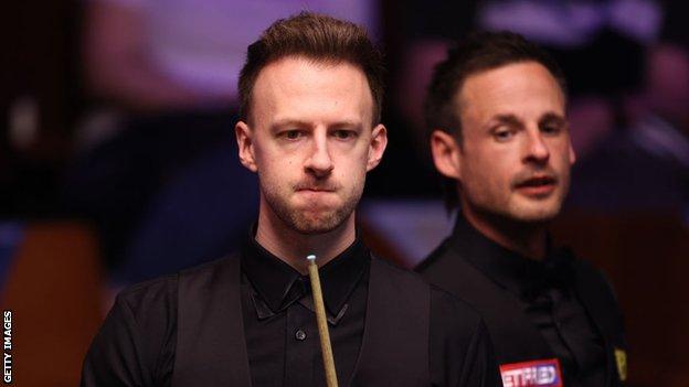 Judd Trump (à gauche) et Dave Gilbert