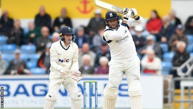 Warwickshire's former Yorkshire and England all-rounder Tim Bresnan followed his perhaps crucial 36 by snaffling three slip catches
