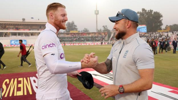 Ben Stokes (left) and Brendon McCullum (right) shake hands after the first contr e Pakistan in Rawalpindi