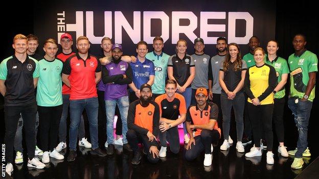 Un groupe de joueurs de cricket masculins et féminins va jouer dans The Hundred