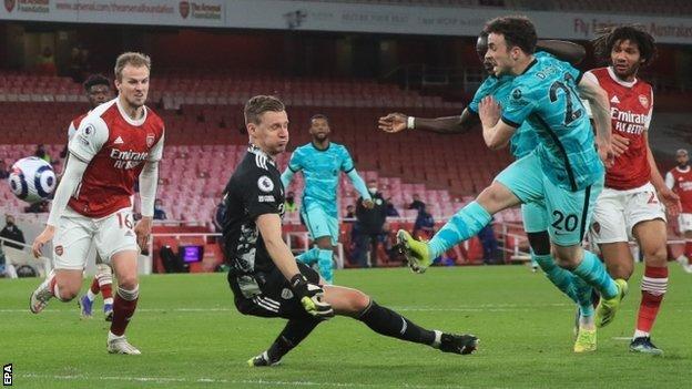 Diogo Jota scores his second goal against Arsenal