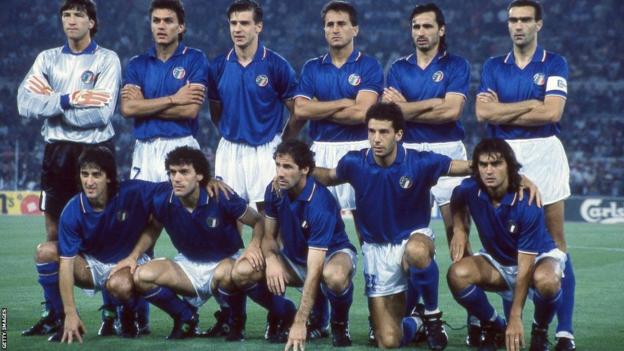 Photo de l'équipe d'Italie avant un match de la Coupe du monde 1990
