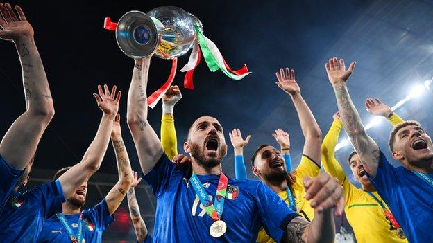 Leonardo Bonucci holds Euro 2020 trophy