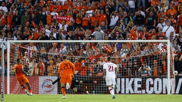 Memphis Depay failed to win the match for Netherlands as he missed an added-time penalty against Poland