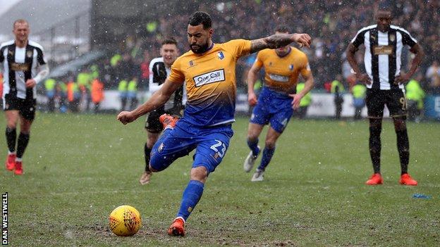 Kane Hemmings equalises for Mansfield