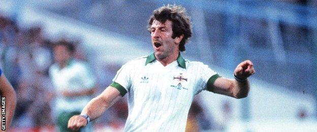 1982 World Cup: Billy Hamilton scores for Northern Ireland against Austria  - BBC News