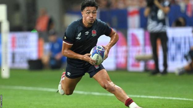Marcus Smith sidesteps while playing for England