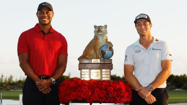 Victor Hovland with Tiger Woods after winning the 2022 Hero World Challenge title