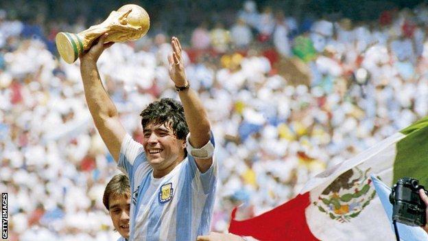 _115131233_maradona2.jpg